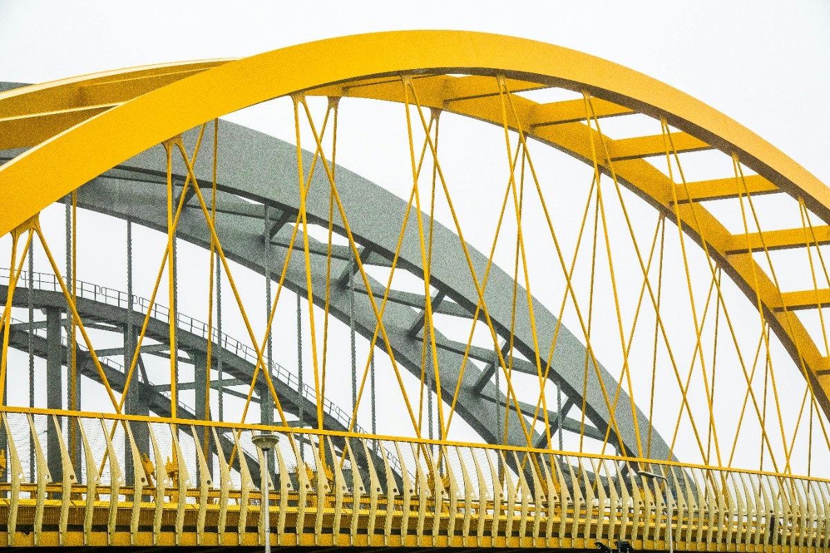 Straßenbrücke
